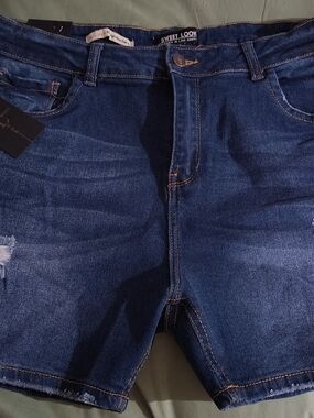 Sweet Look Women's Dark Denim Shorts Size 22 (FITS LIKE A SIZE 16) RUNS SMALL